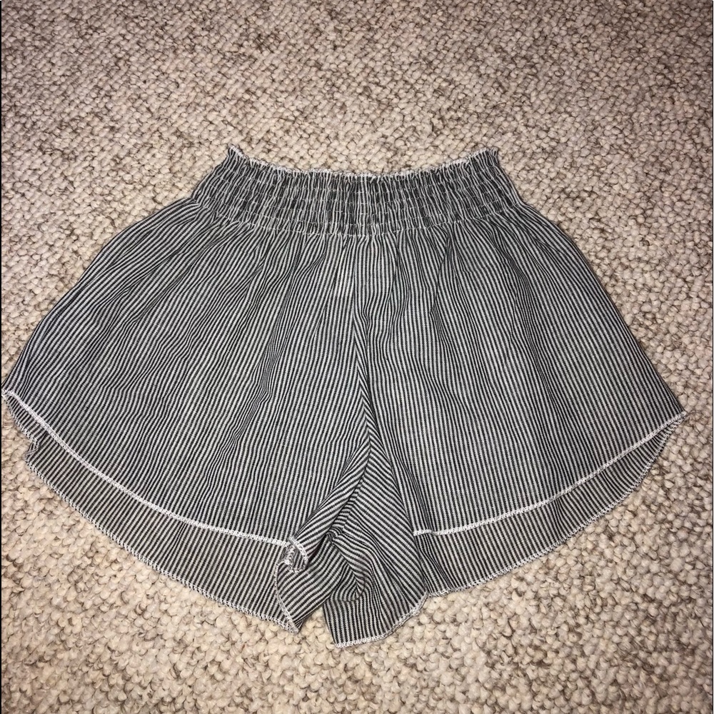 brandy melville flowy shorts